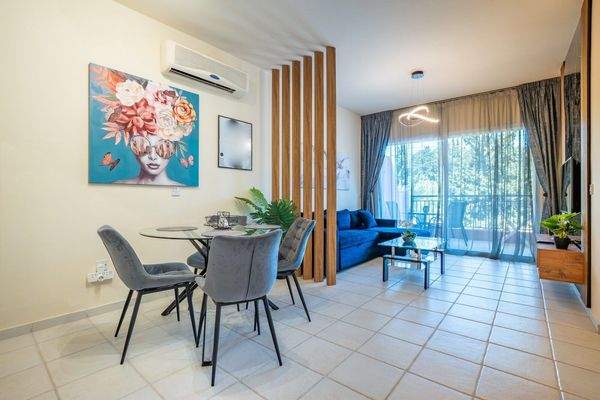 Wohnzimmer mit Essbereich