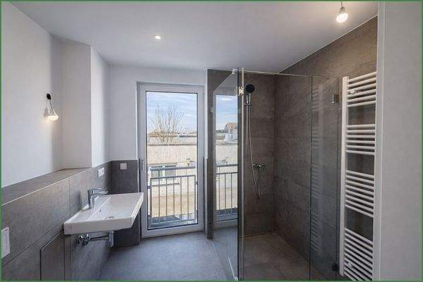 Tageslichtbad mit Dusche