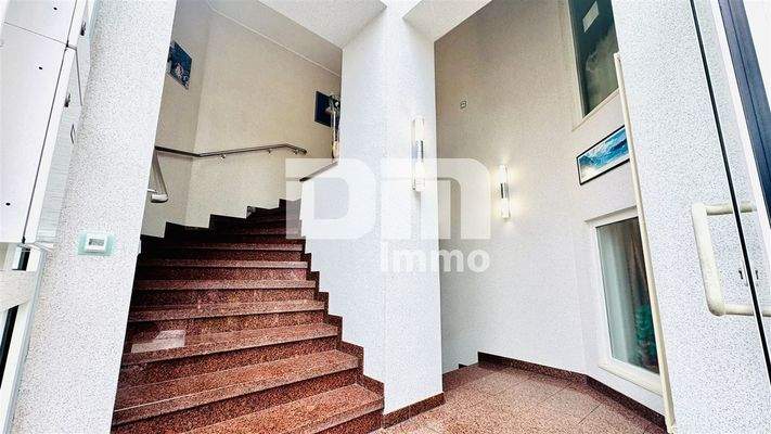 EG Haupteingang 1 / Treppenaufgang