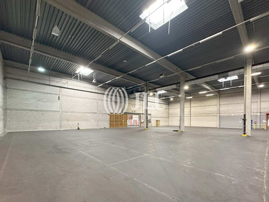 Innenansicht Halle - JLL