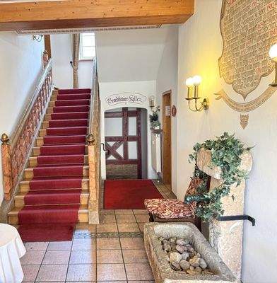 Treppenhaus m. Brunnen