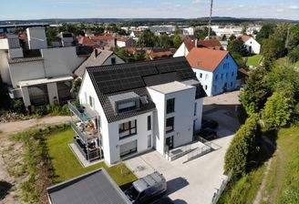 Süden Hauseingang_Stellplätze.JPG