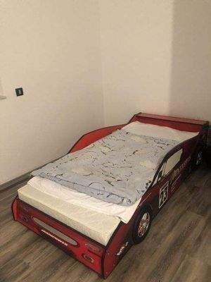 Kinderzimmer mit Ferrari Bett