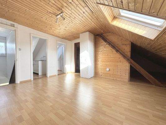 offenes Zimmer im DG