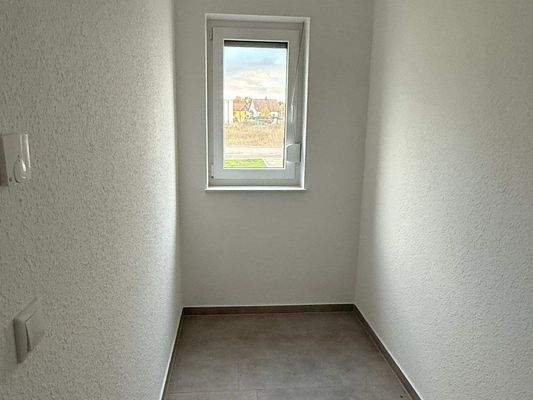 Speisekammer (hinter Küche) (1).jpeg