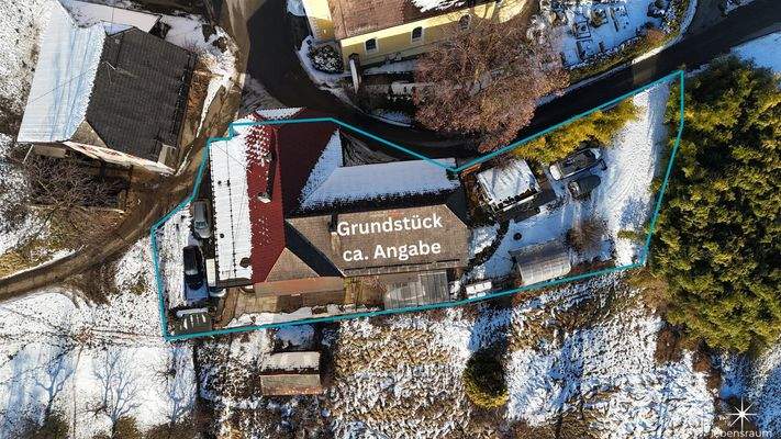 Drohnenaufnahme von oben.