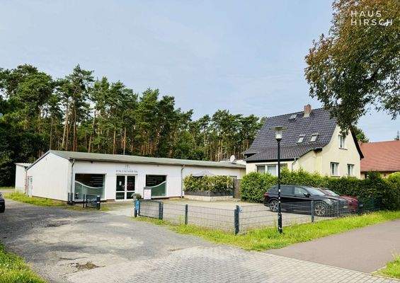 Gewerbeeinheit mit Parkplatz