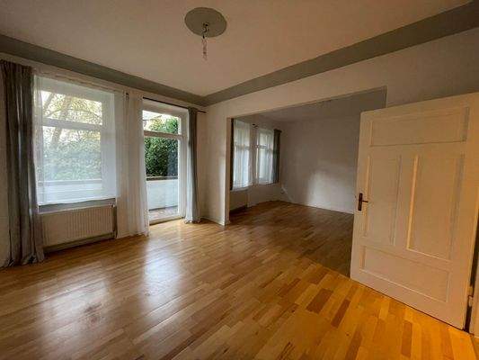 Wohnzimmer im EG links