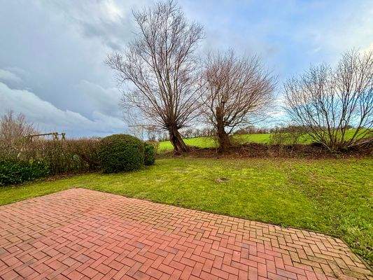 Blick von Terrasse auf anliegende Landschaft