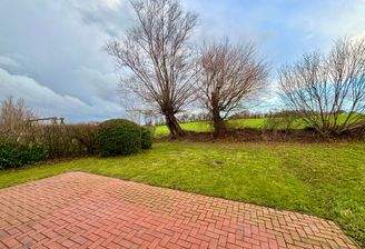 Blick von Terrasse auf anliegende Landschaft