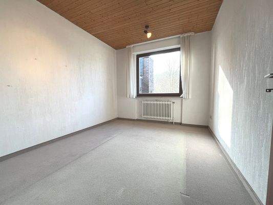 Ein gut geschnittener Raum mit viel Tageslicht