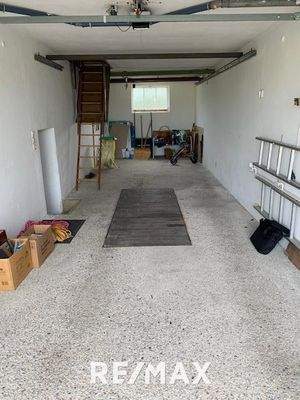 Garage mit Montagegrube und Hebewerken