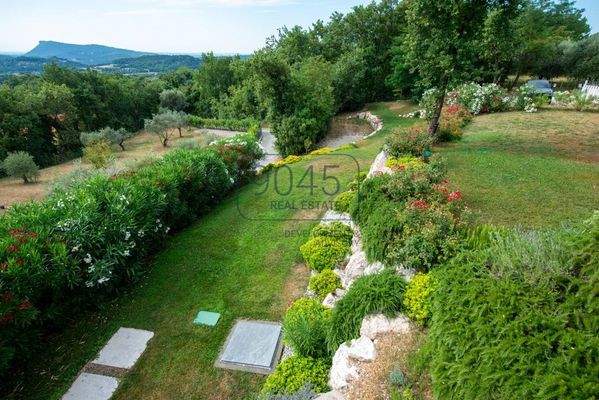 Eckreihenhaus-Villa mit großem Garten in Castion Veronese - Gardasee