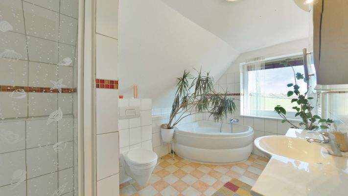 Vollbad im Dachgeschoss
