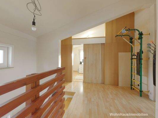 Abtrennung des Arbeitsplatzes im Obergeschoss