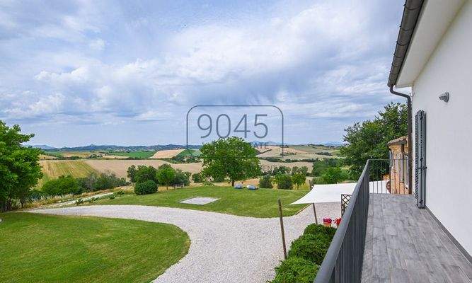 Charmantes Landhaus mit 4 Apartments und Panoramablick in Belvedere Ostrense – Marken