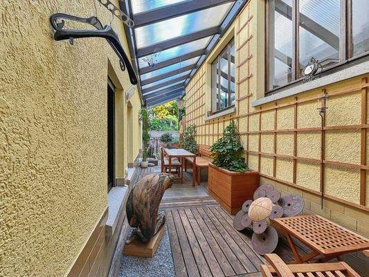 Überdachte Terrasse 1. OG