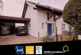 großzügige Hofeinfahrt mit Doppelcarport