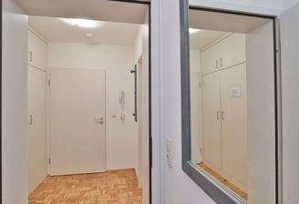 Flur mit Einbauschrank