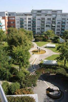 Blick vom Balkon in den Park