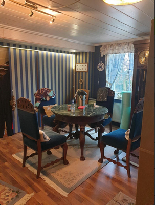 Gemütlicher Essbereich mit Platz für einen großen Esstisch – ideal für Familien und Gäste