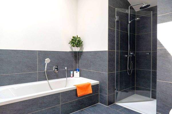 Wanne + Dusche OG