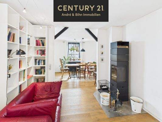 Wohnbereich mit Blick zum Esszimmer