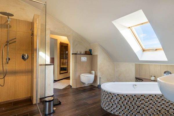 Badezimmer Dachgeschoss Ansicht 1