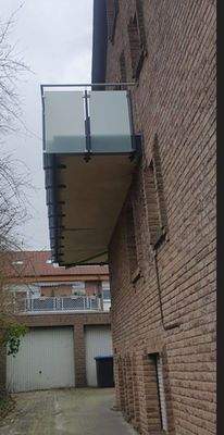 Balkon Seite und Garage