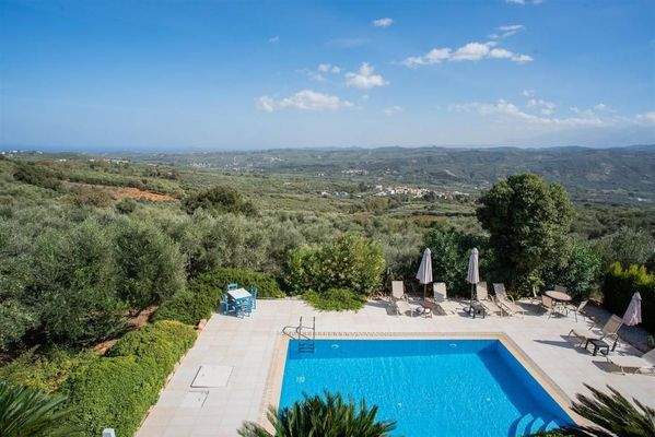 Kreta, Kolymvari: Villa mit Meer- und Bergblick und unabhängigem Apartment zu verkaufen