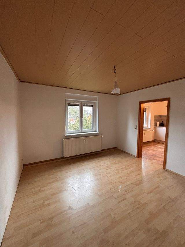 Helle 2-Raum-Wohnung mit Einbauküche in Lunzenau OT Berthelsdorf! - Photo 2