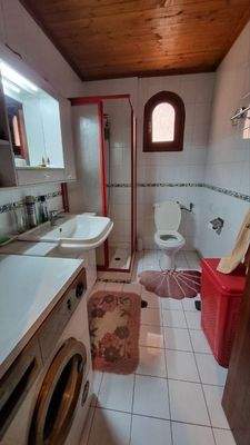 Kreta, Heraklion: Gebäude mit Wohnung, Studio und Gewerbefläche zu verkaufen