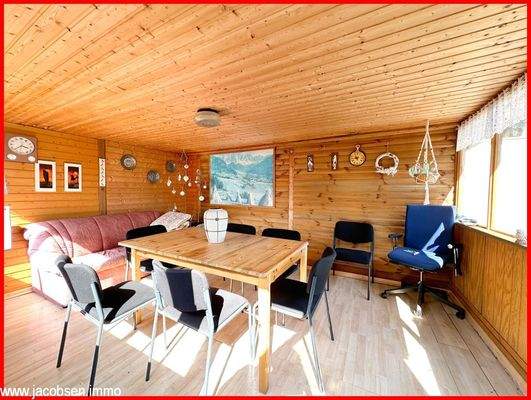 Gartenlaube von innen