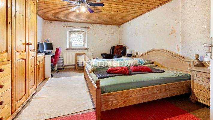 1. OG Schlafzimmer 1