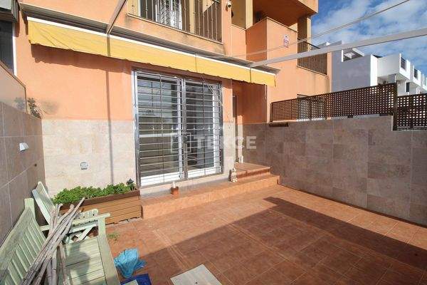 Beachside Townhouse with Private Parking in El Mojón Murcia