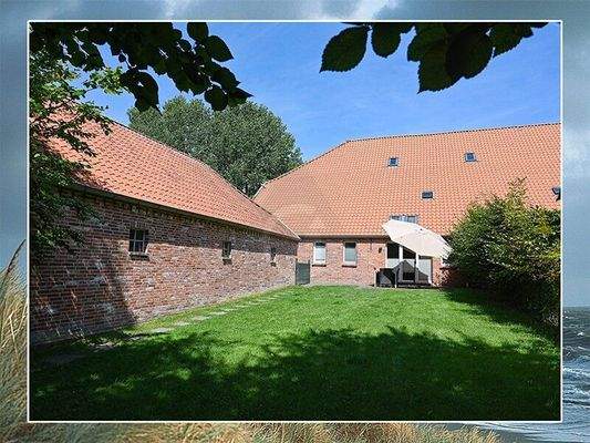 großer, eingezäunter Garten