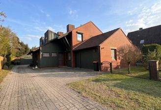 Auffahrt Aussenansicht Haus