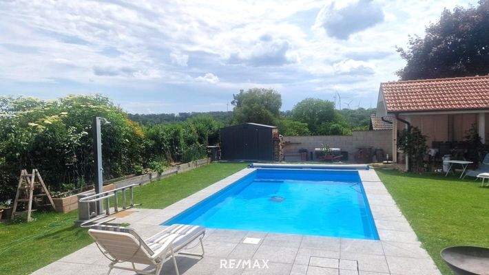 Garten mit Pool