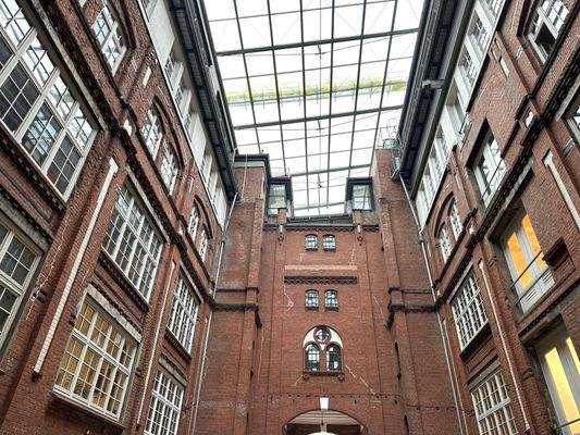 Überdachter Innenhof