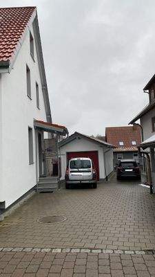 Hofeinfahrt und Hauseingang