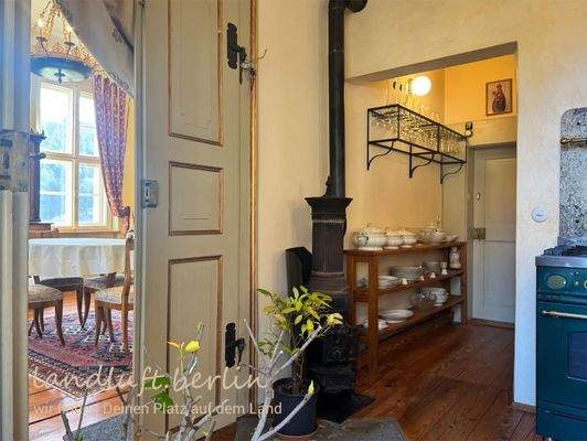 Küche im 1. OG, Blick Richtung Elbzimmer und Durch