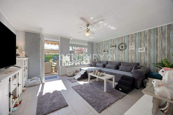 Wohnzimmer EG mit Zugang zum Garten