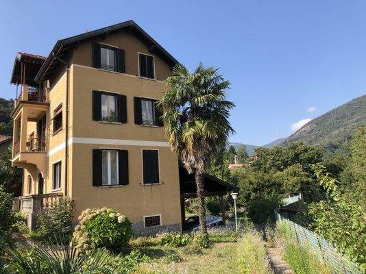 Hauptgebäude: Ansicht von Südosten