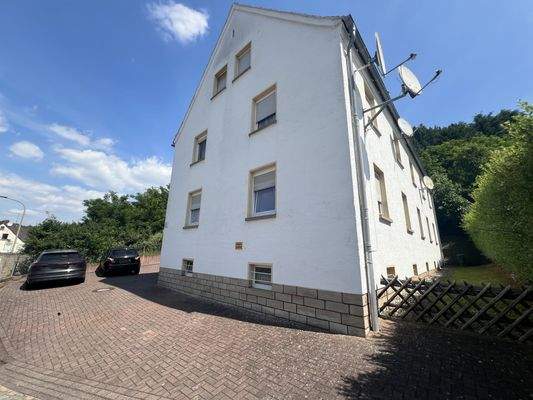 Vorder- und Seitenansicht Haus