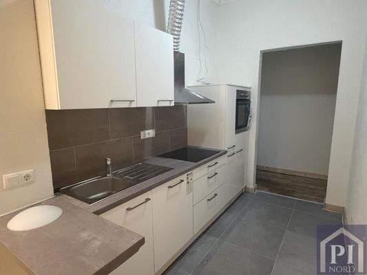 Küchenbereich mit Markengeräten