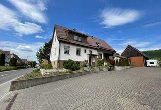 Vorderansicht (Süd) Haus u. Schuppen