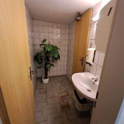 Damentoilette - Kellergeschoss