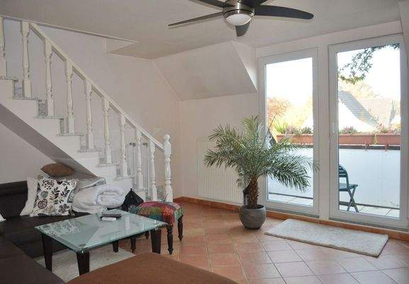 Wohnzimmer mit Balkon