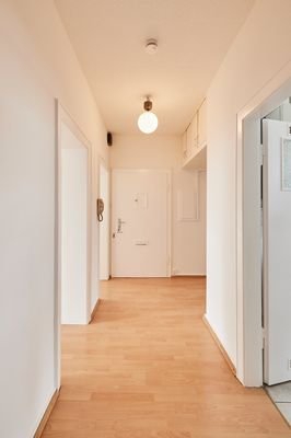03_Flur mit Blick zur Tür