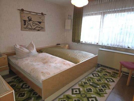 Schlafzimmer im 1 Stock.jpg